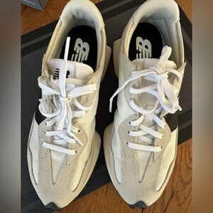 EBUC w original box + wrapping women’s sz 9 NEW BALANCE 327shoes white/beige/blk
